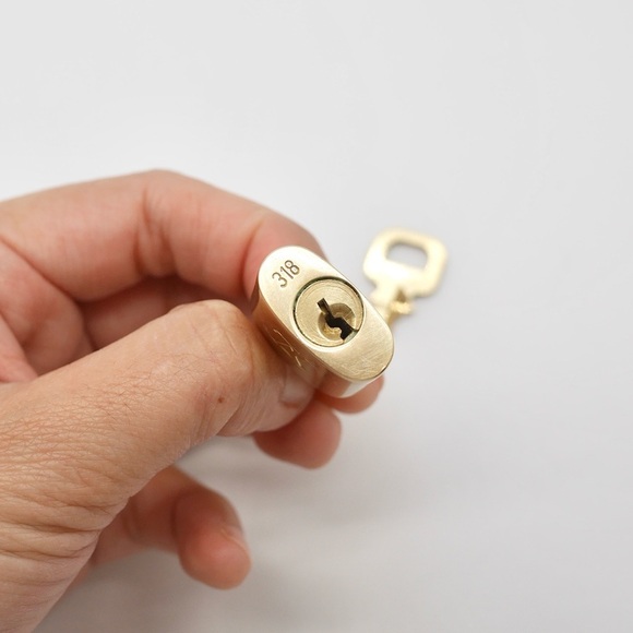 🍓LV Lock and Key #318 - Picture 3 of 3